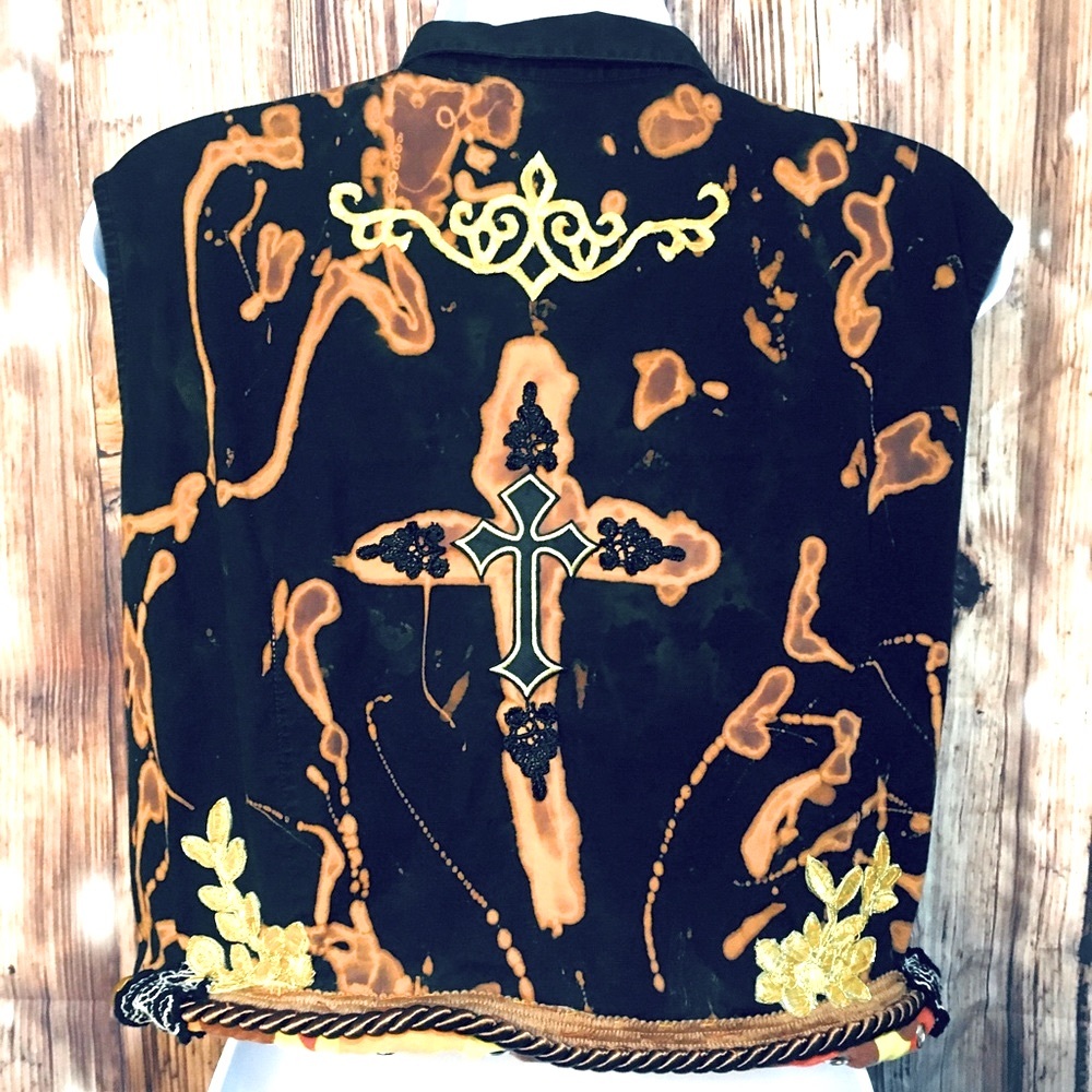 🖤Gothic Cross Button Down🖤